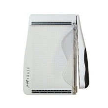 Load image into Gallery viewer, Tim Holtz - 8.5"/22cm Trimmer - 160eUS