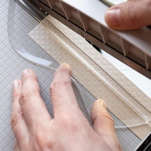 Load image into Gallery viewer, Tim Holtz - 8.5"/22cm Trimmer - 160eUS